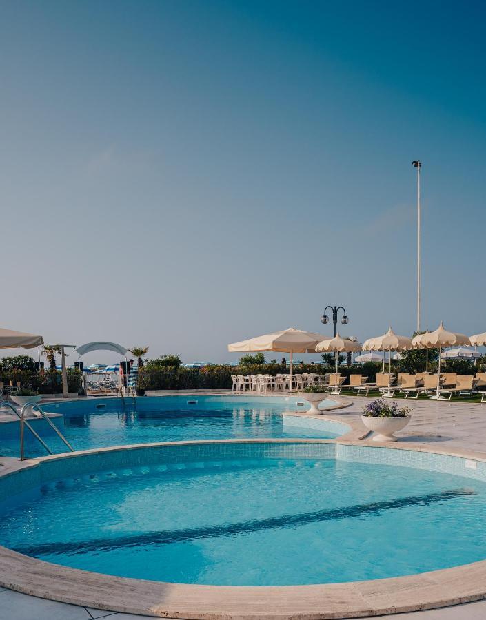 Hotel Galassia Suites & Spa Lido di Jesolo Exterior foto