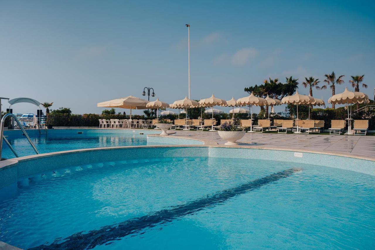 Hotel Galassia Suites & Spa Lido di Jesolo Exterior foto