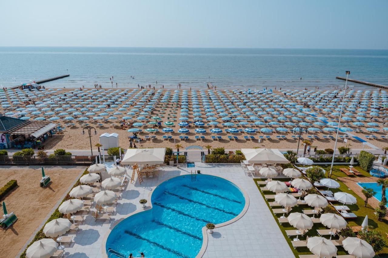 Hotel Galassia Suites & Spa Lido di Jesolo Exterior foto
