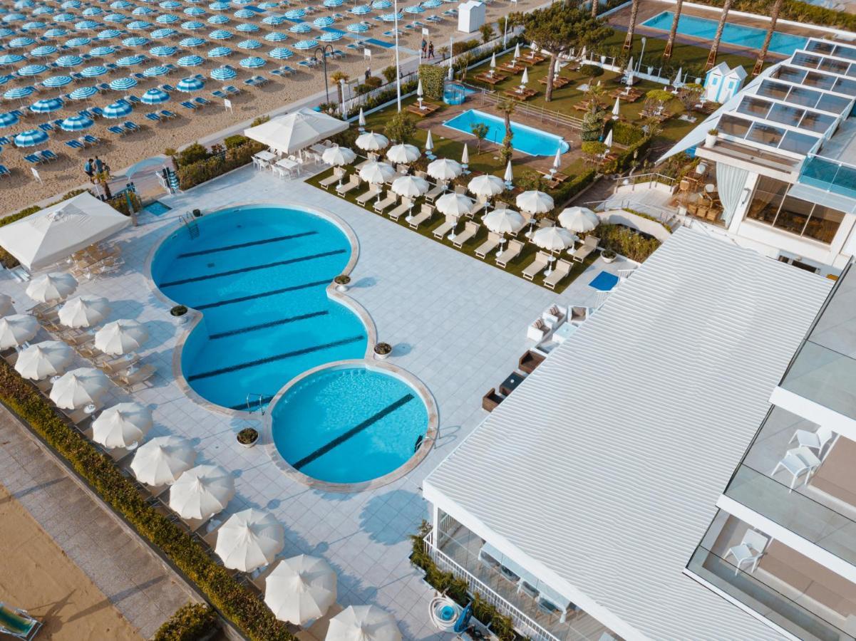 Hotel Galassia Suites & Spa Lido di Jesolo Exterior foto
