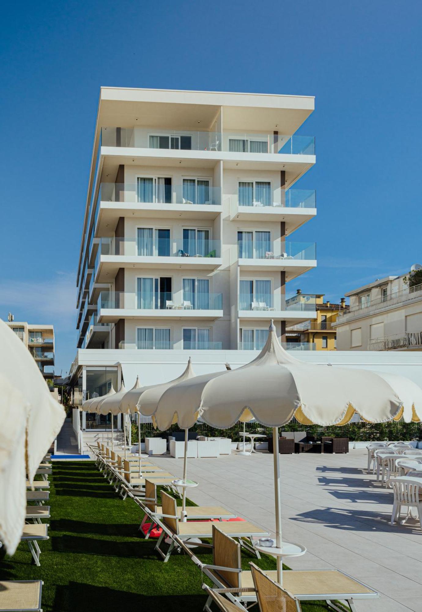 Hotel Galassia Suites & Spa Lido di Jesolo Exterior foto