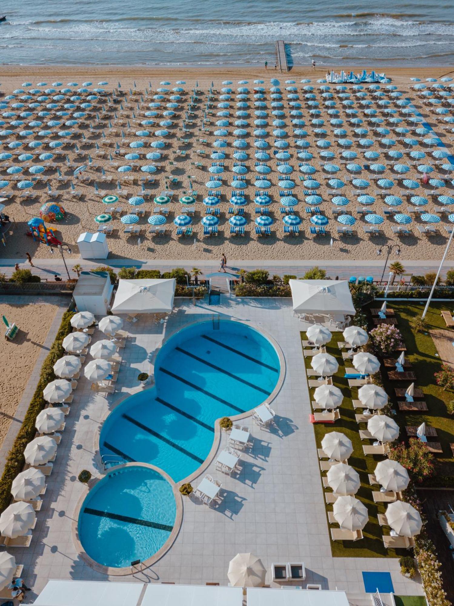 Hotel Galassia Suites & Spa Lido di Jesolo Exterior foto
